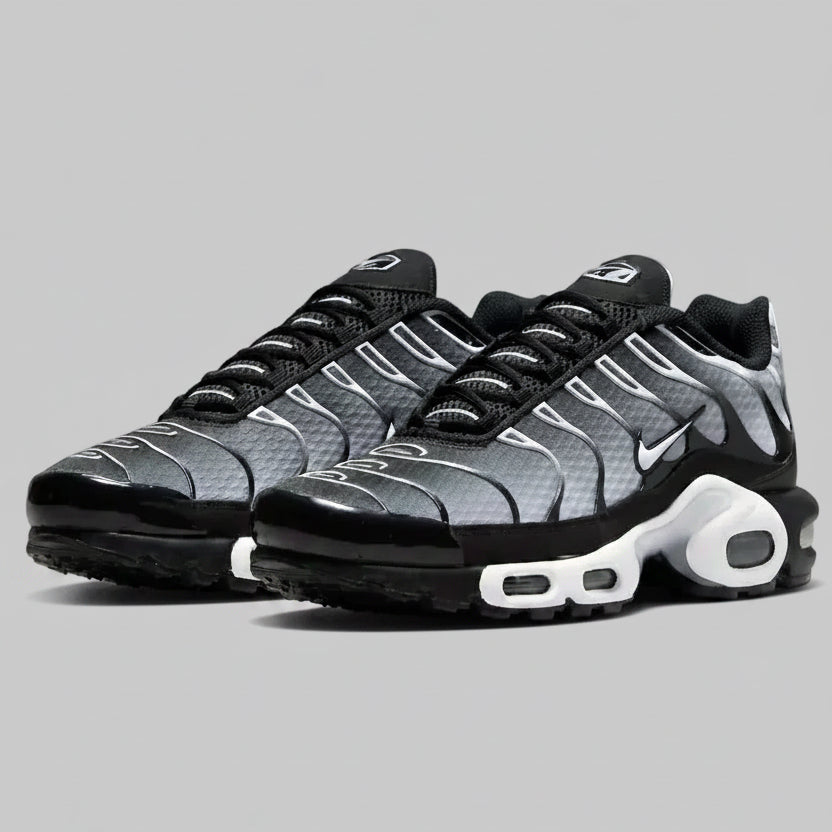 NIKE TN BLACK WHITE