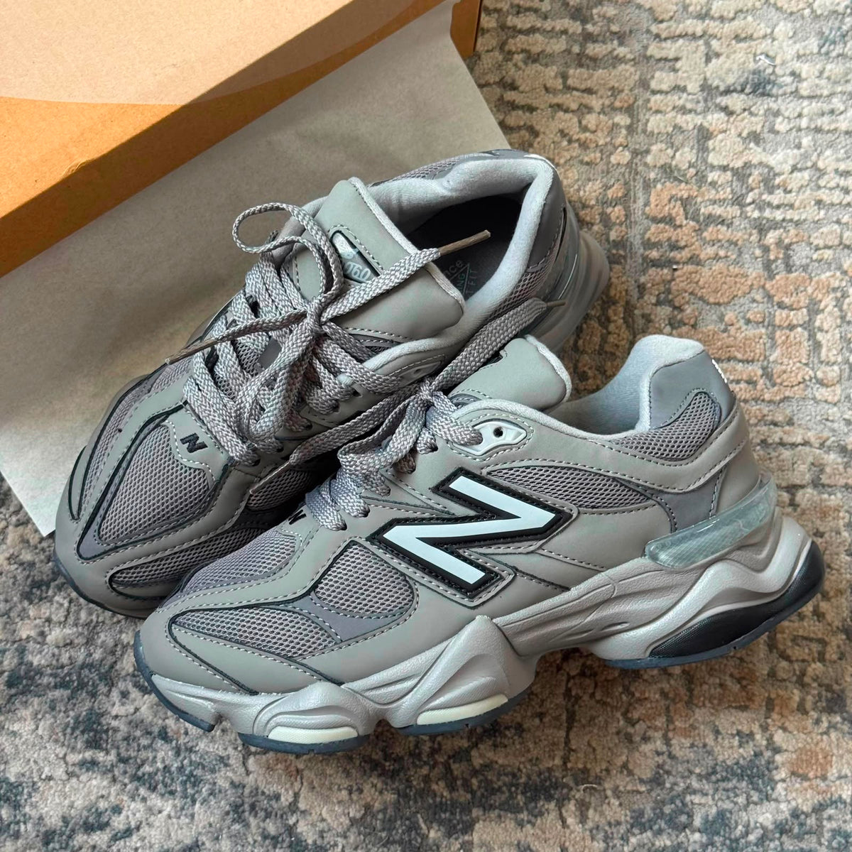 NEW BALANCE 9060
