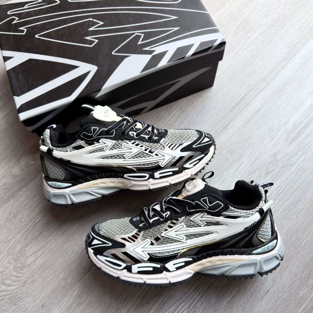 OFF WHITE
