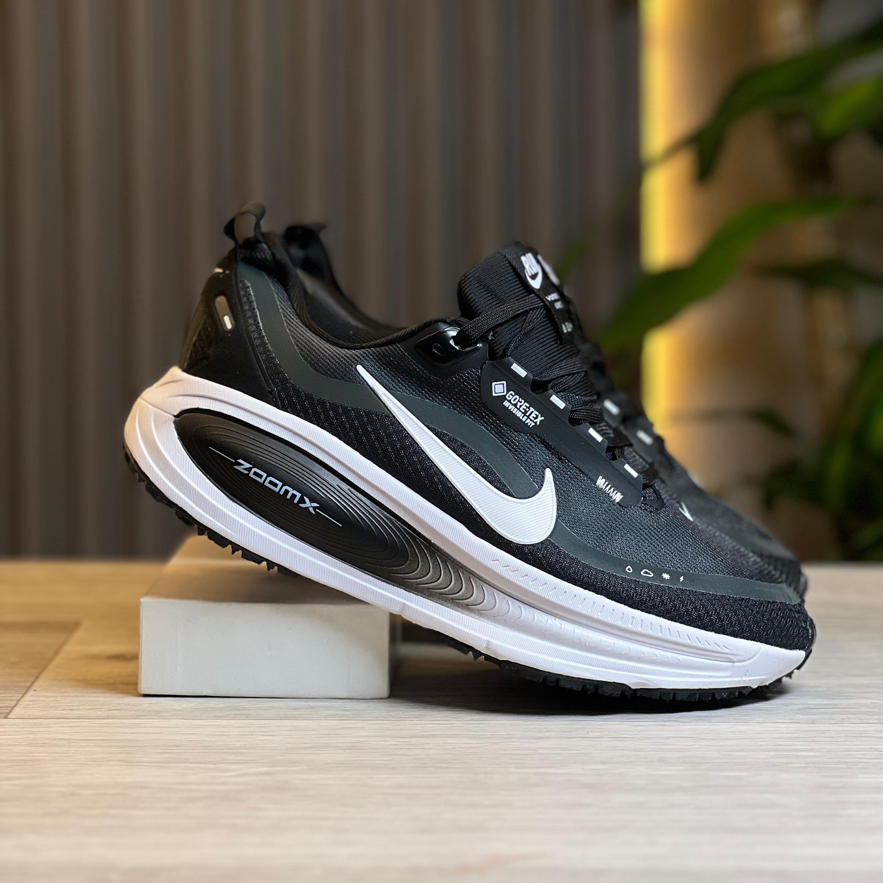 NIKE ZOOM VOMERO 18