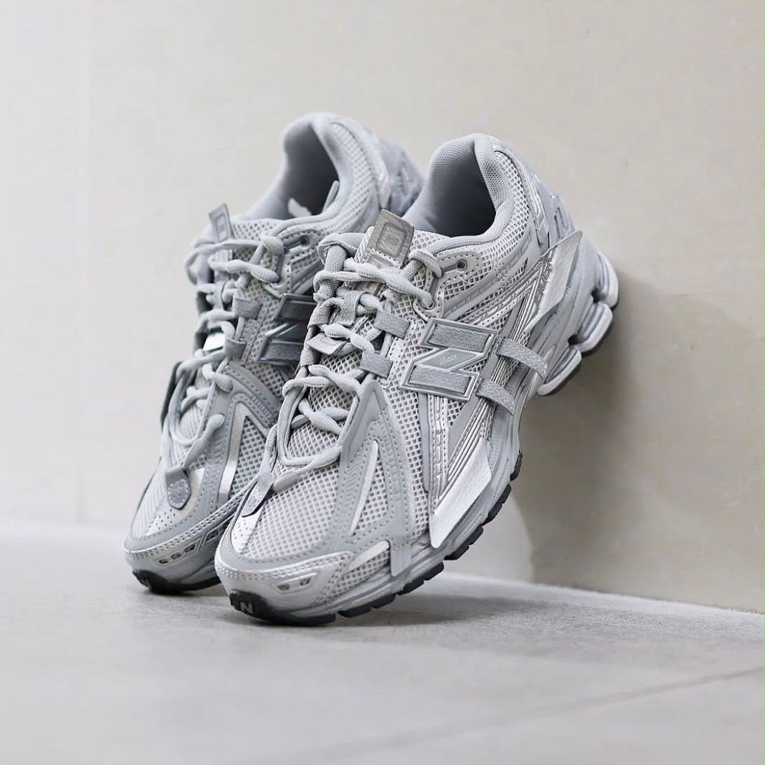NEW BALANCE 1906R