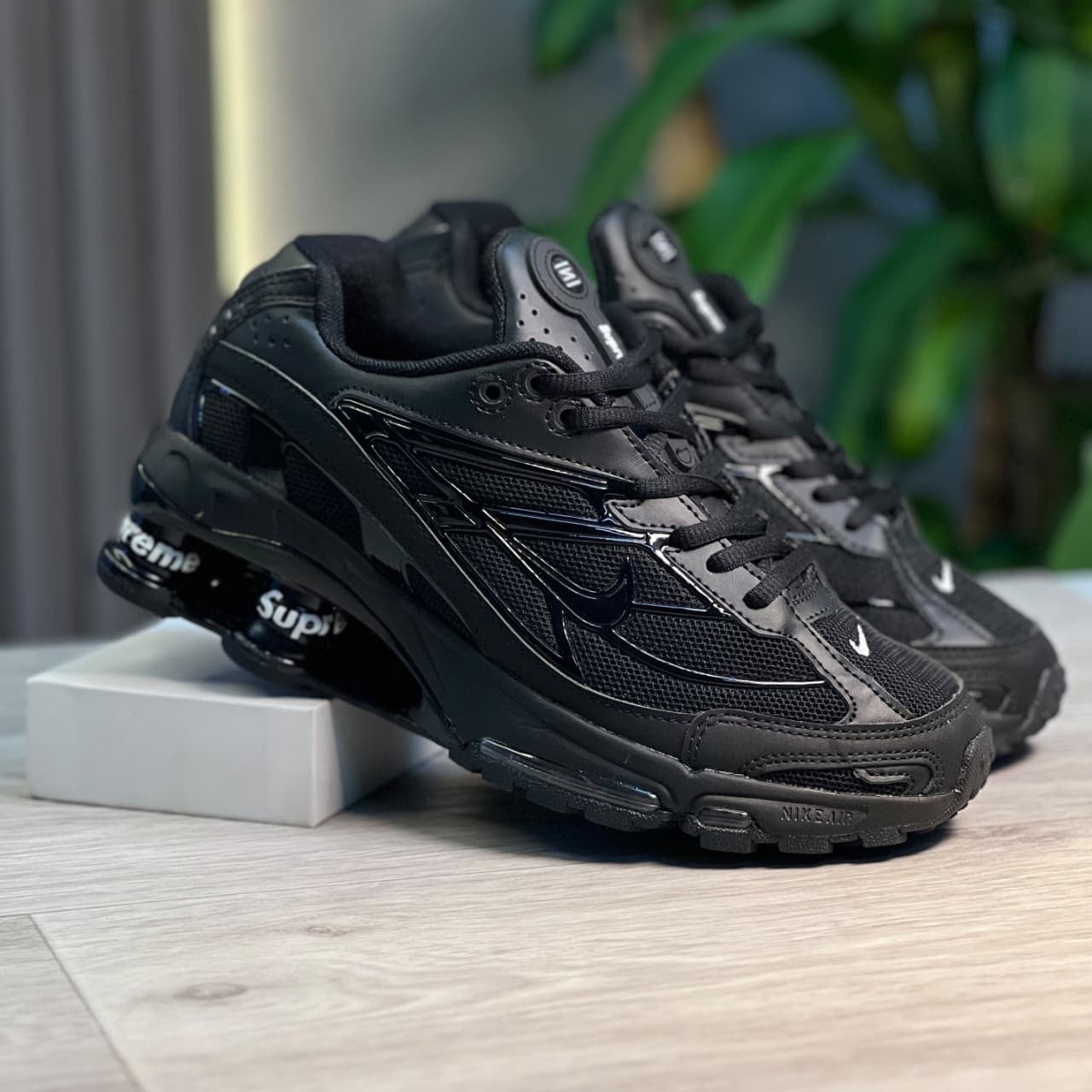 NIKE SHOX SUPREME