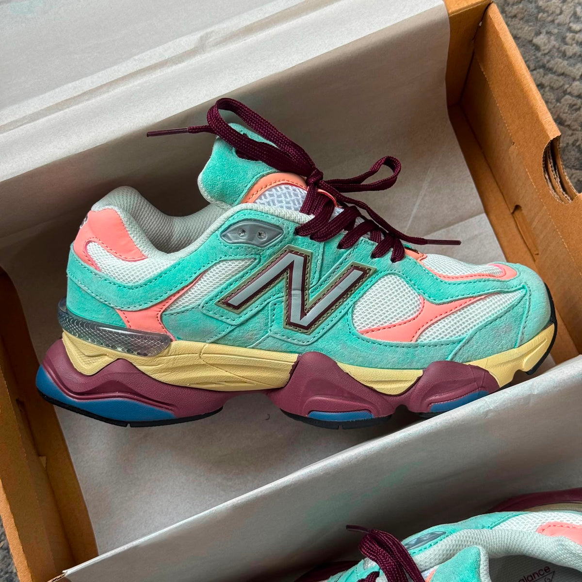 NEW BALANCE 9060