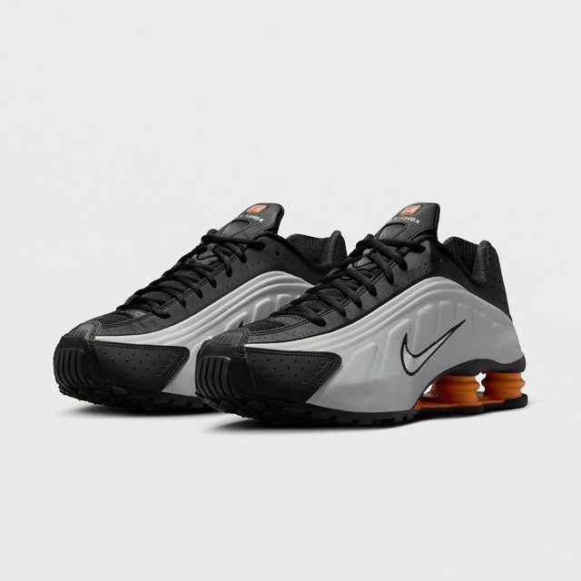 NIKE SHOX