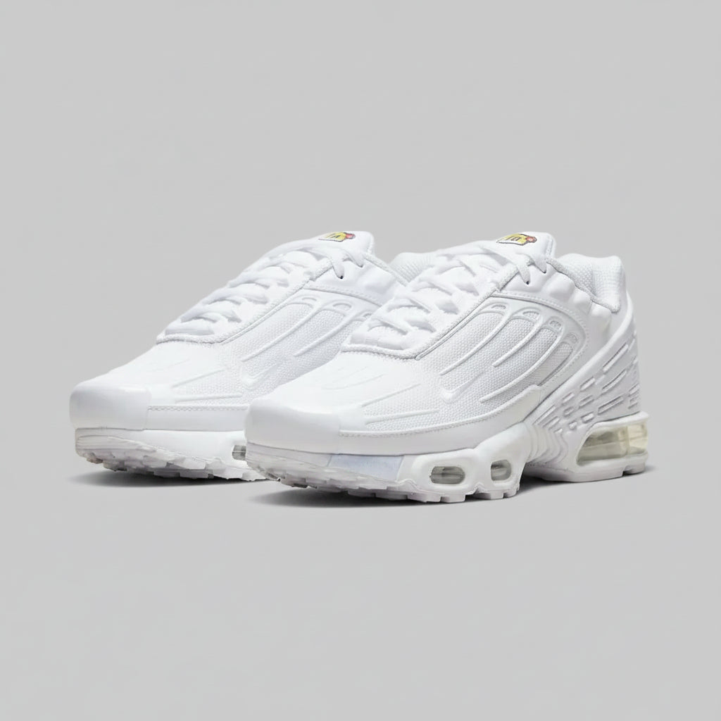 NIKE AIR MAX PLUS TRIPLE WHITE