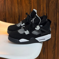 JORDAN RETRO 4
