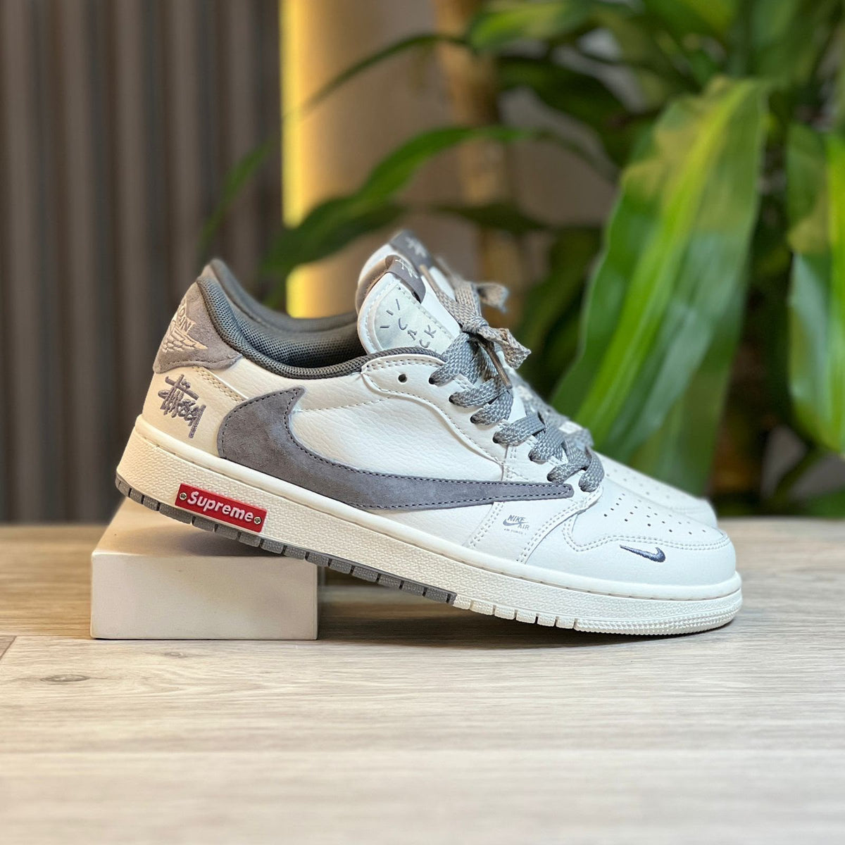 NIKE SB SUPREME