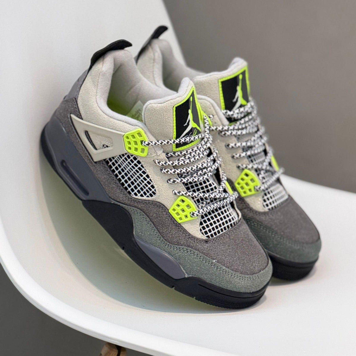 JORDAN RETRO 4