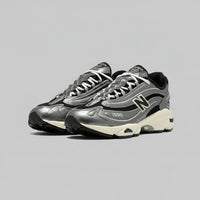 NEW BALANCE 1000 GREY BLACK