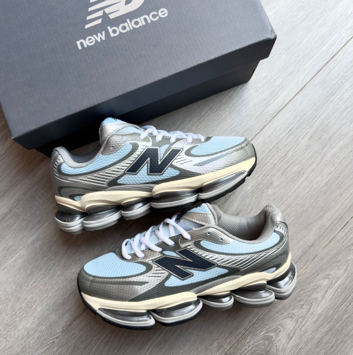 NEW BALANCE 2000