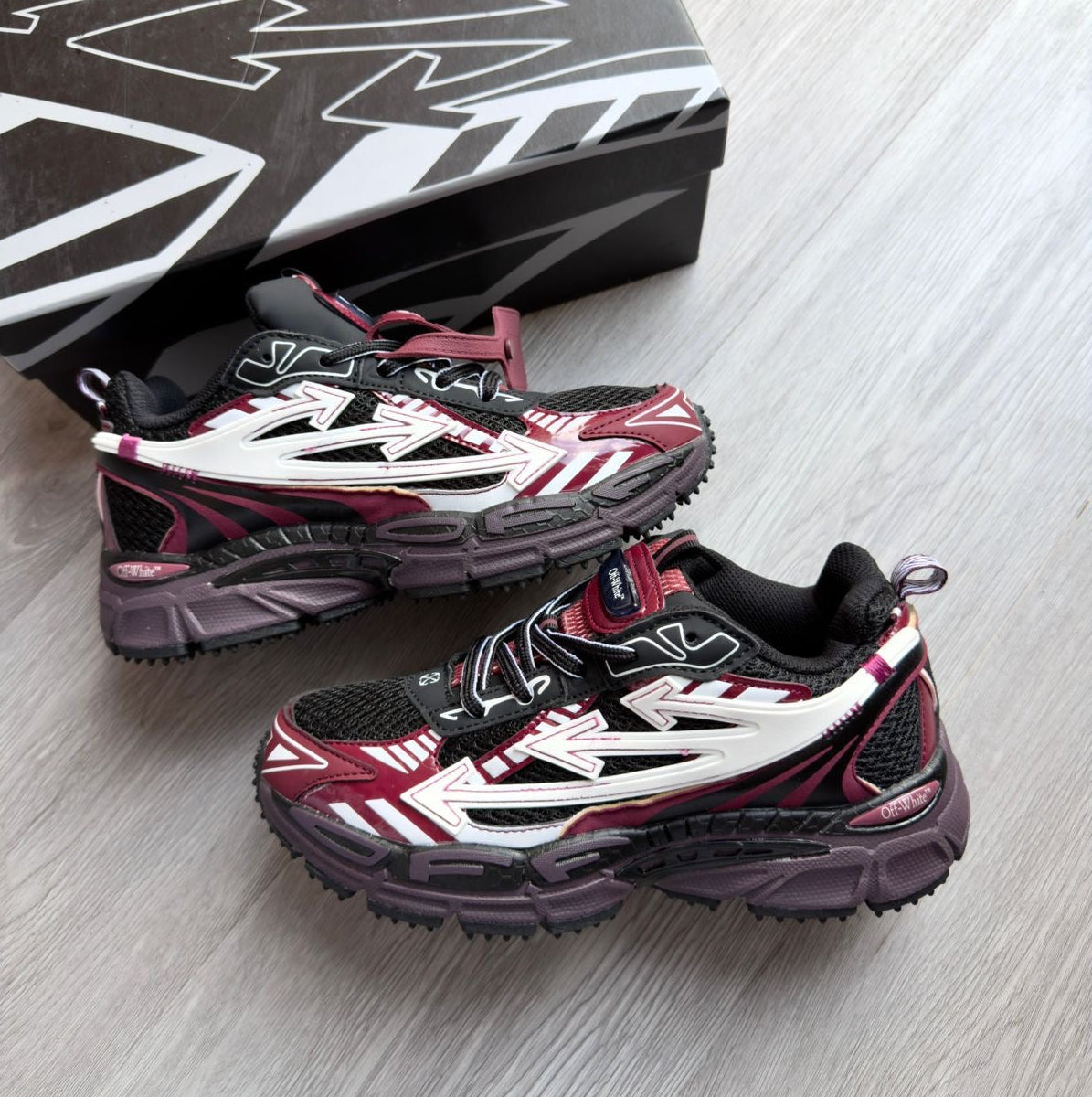 OFF WHITE