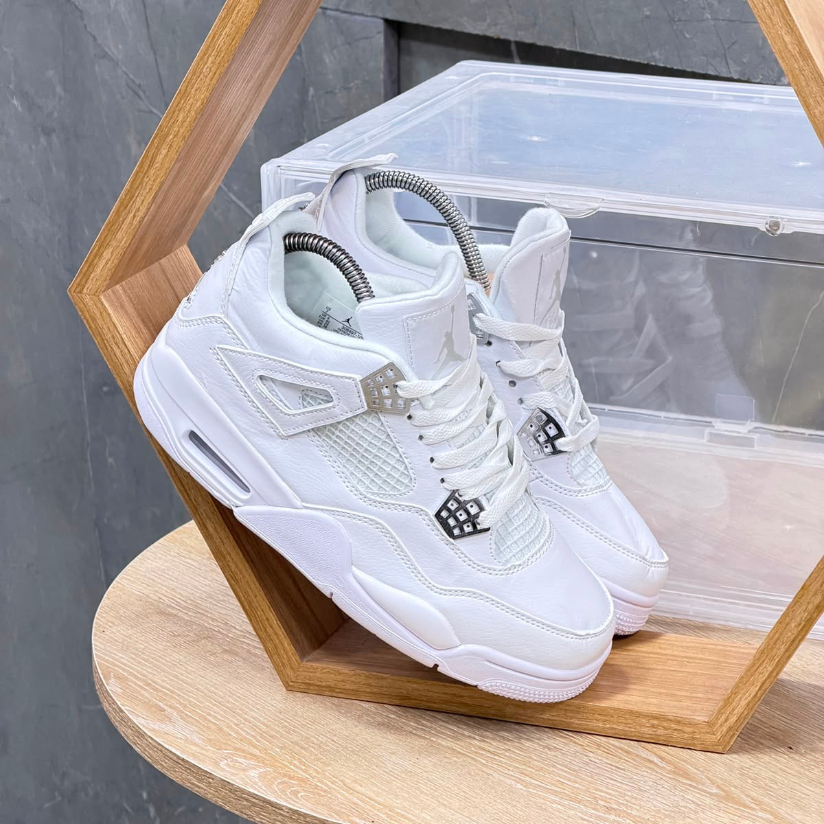 JORDAN RETRO 4