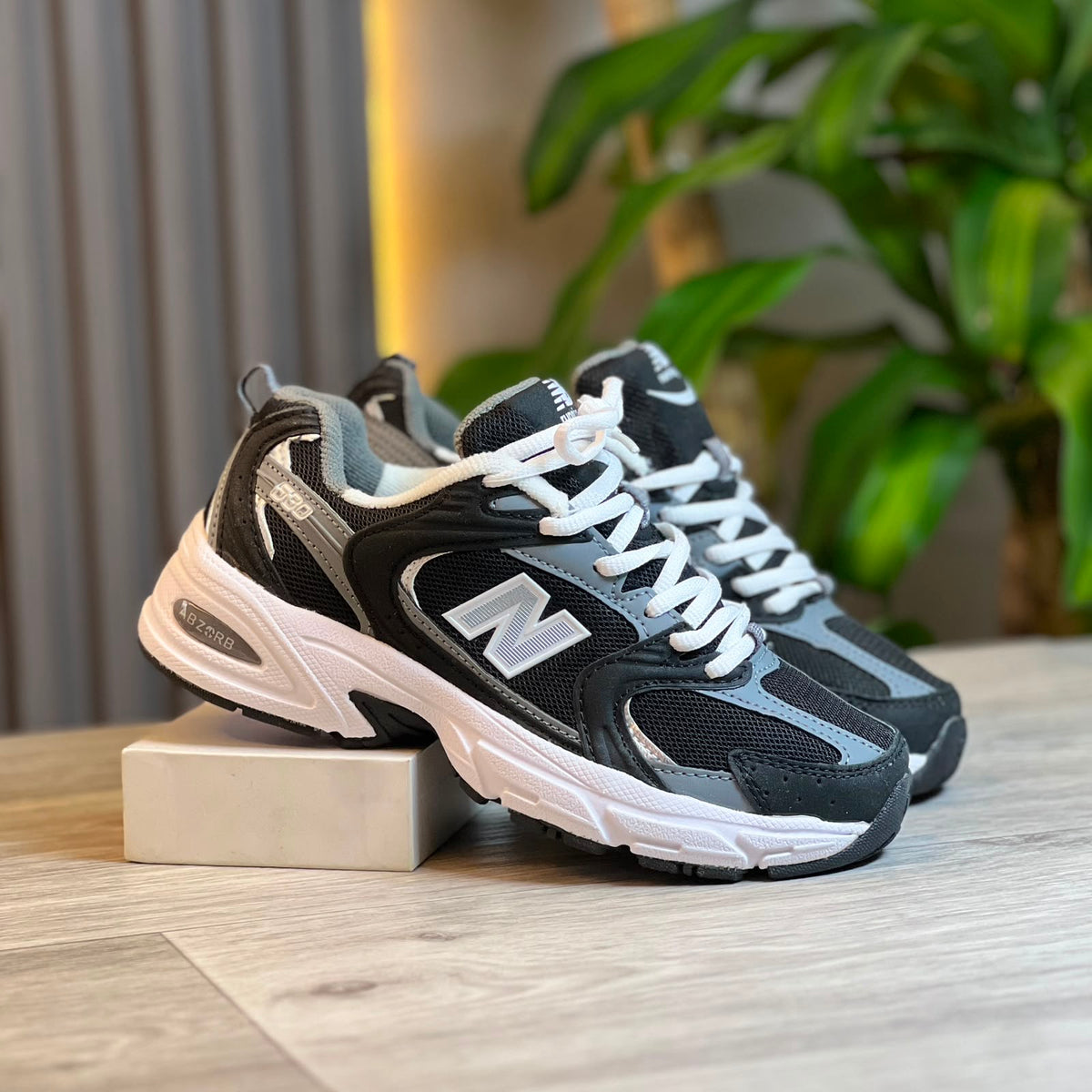 NEW BALANCE 530 BLACK WHITE