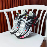 NIKE AIR MAX PLUS WHITE RED