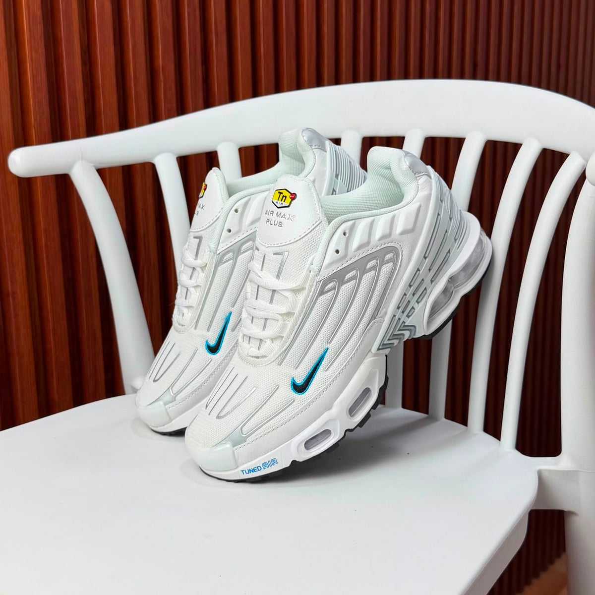 NIKE AIR MAX PLUS TRIPLE WHITE