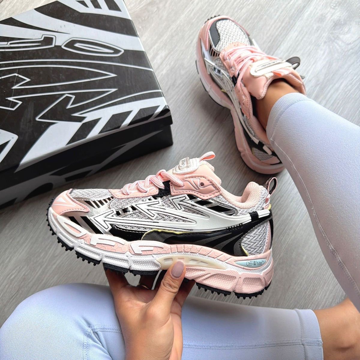 OFF WHITE