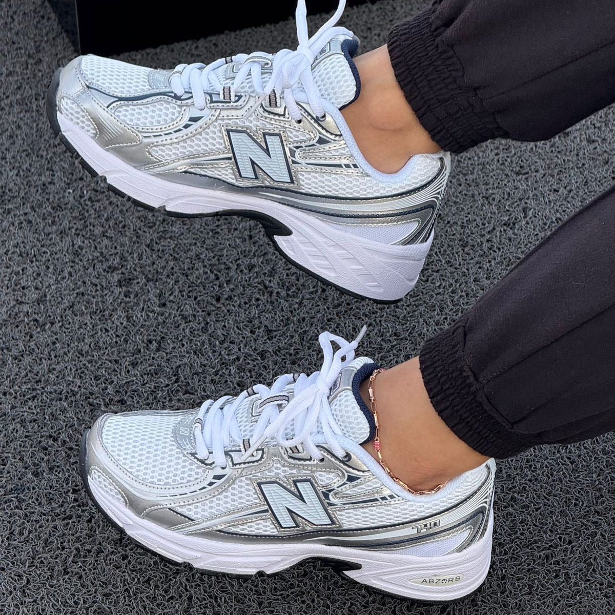 NEW BALANCE 740