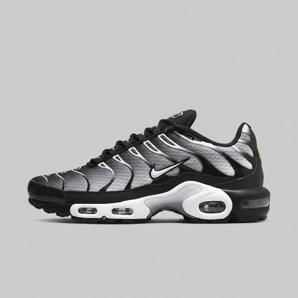 NIKE TN BLACK WHITE