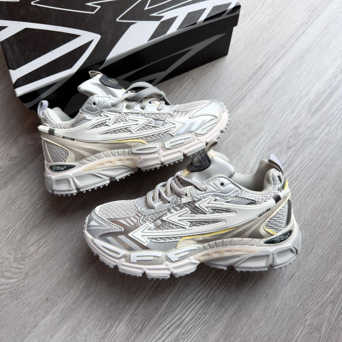 OFF WHITE