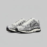 NIKE P-6000 METALLIC SILVER