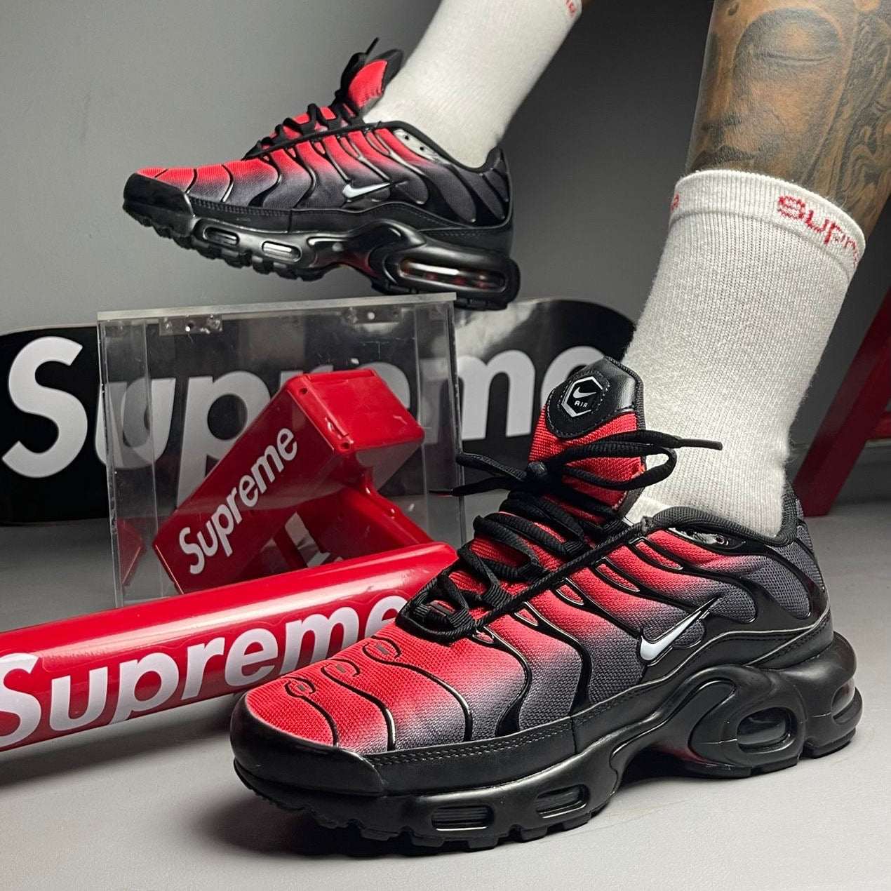 NIKE TN BLACK RED