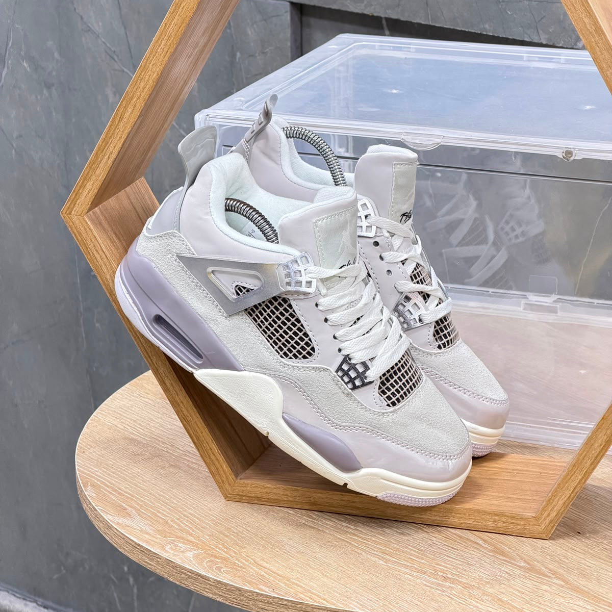 JORDAN RETRO 4
