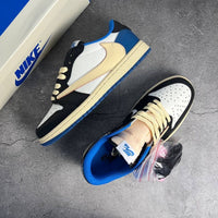 NIKE TRAVIS