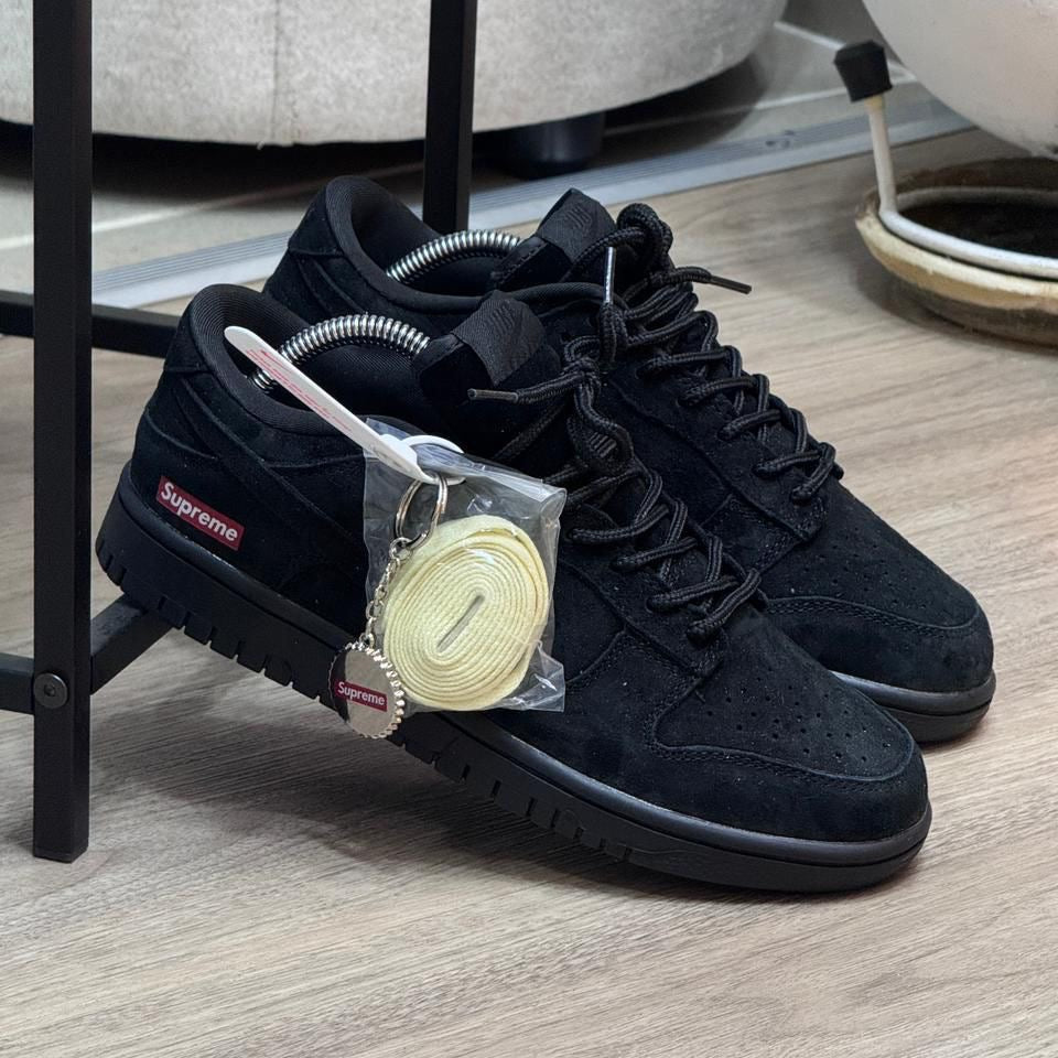 NIKE DUNK LOW SUPREME