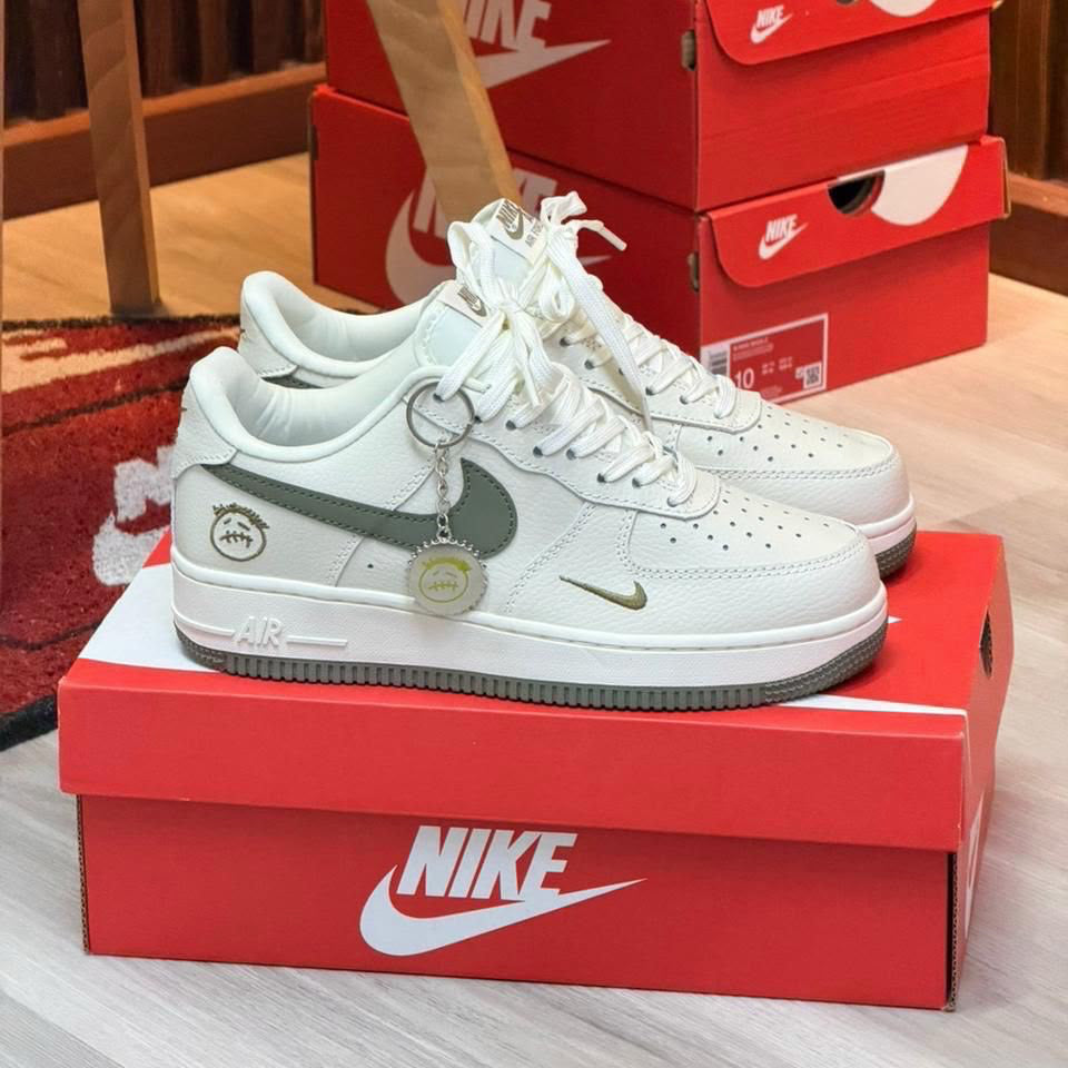 NIKE AF1