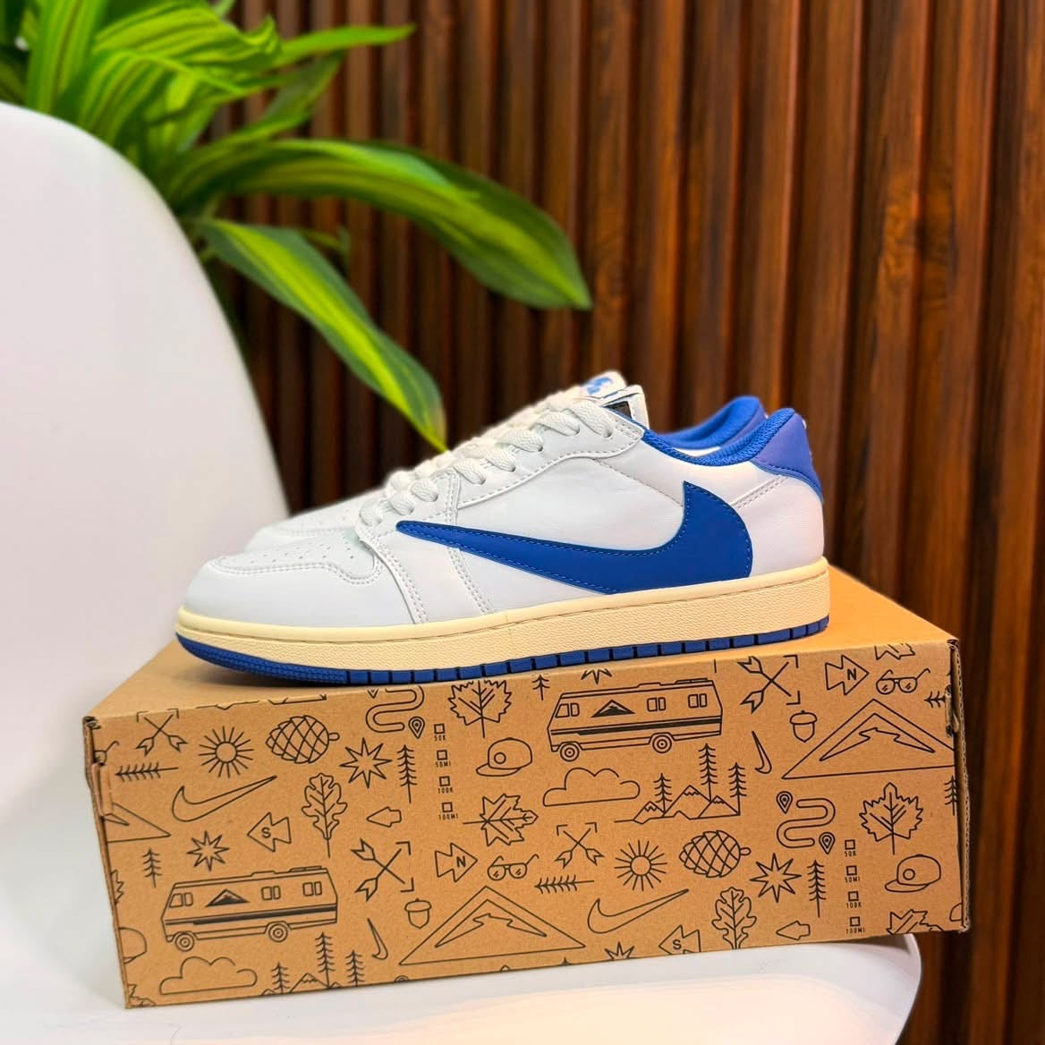 NIKE TRAVIS