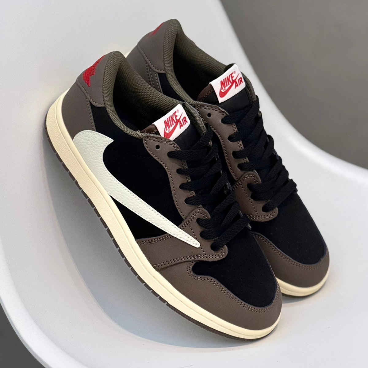 NIKE RETRO 1 TRAVIS SCOTT MOCHA