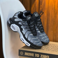 NIKE TN BLACK WHITE